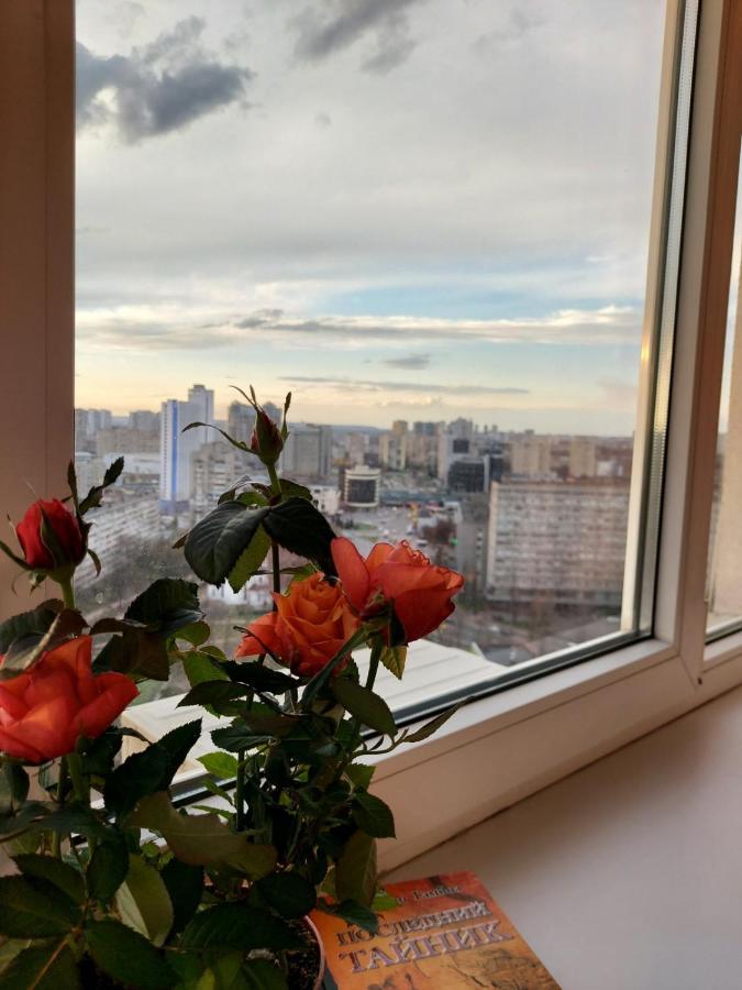 Студія З Неймовірним Краєвидом Біля М Лівобережна Ліфт Інтернет Працює Kiev Esterno foto